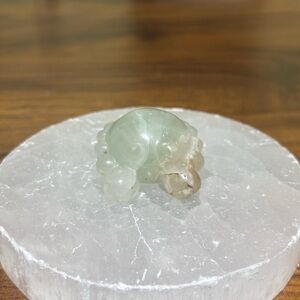 Fluorite crystal crab carving